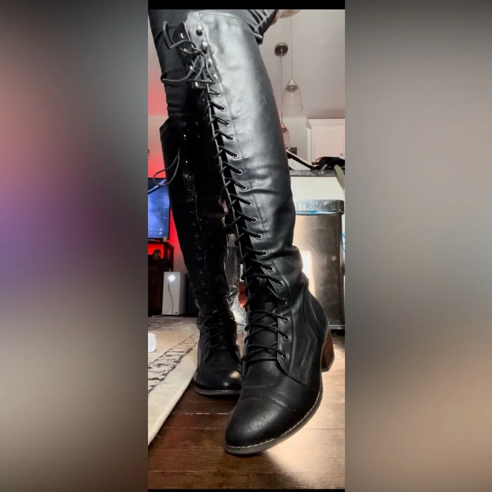 Knee high Black Lace Up Boots, warm fuzzy inside - Picture 16 of 16